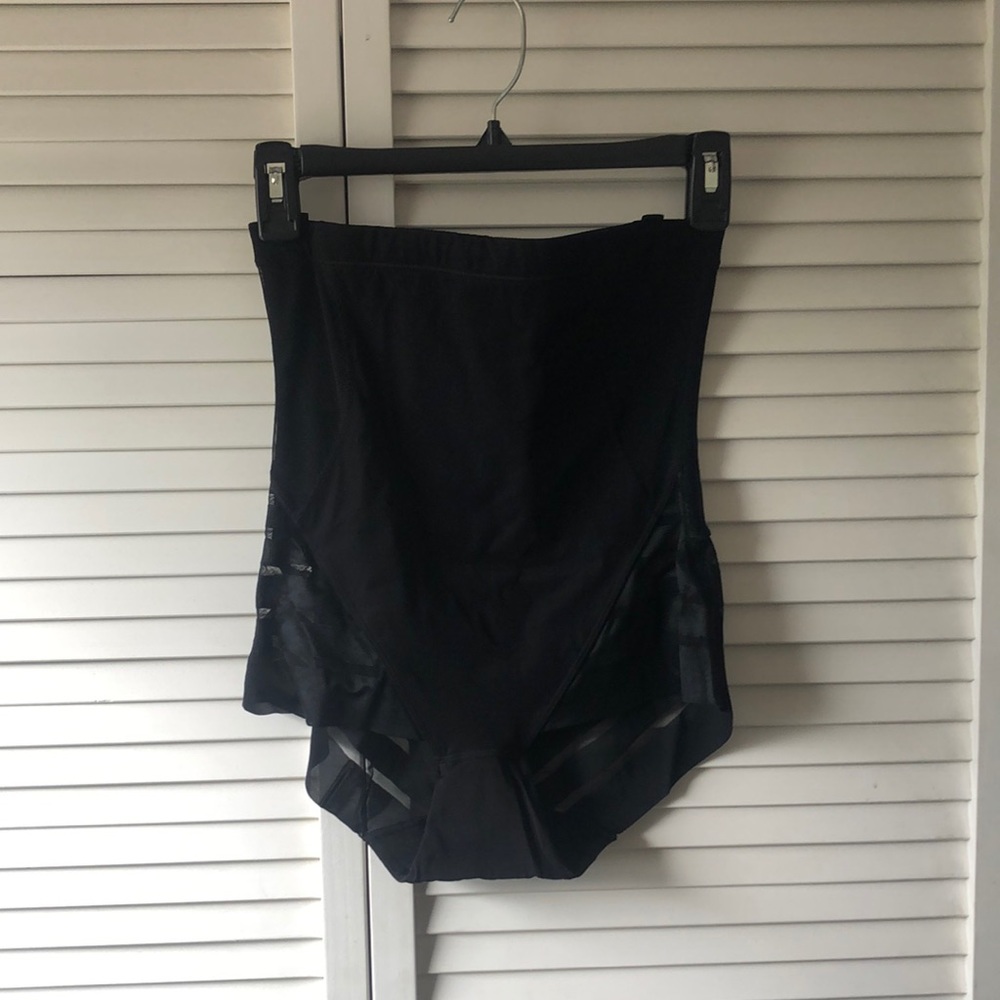 HoneyLove Queen Brief EXCELLENT condition